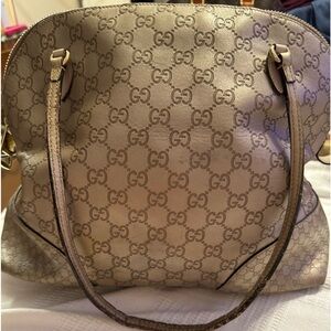 Gucci bag authentic serial inside and has wear on the handles pre loved